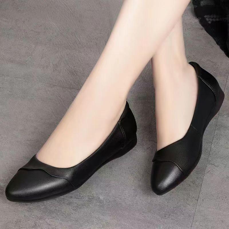 2025 autumn single shoes soft sole soft surface flat sole single shoes middle-aged leather shoes large size women's shoes thin non-slip can not fall