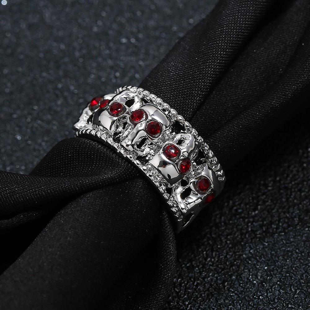 Europe And The United States New Creative Ring, Fashionable Personality Simple Metal Punk Diamond Skull Ring