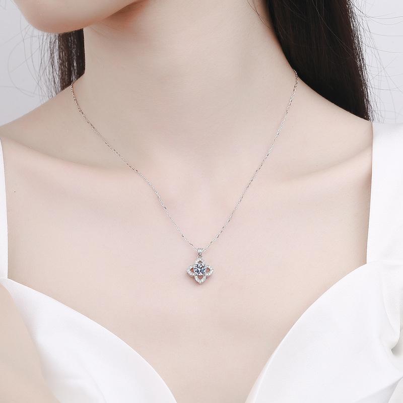 Bague Ringen 1ct VVS D Color Moissanite Pendant Necklace Women's 925 Sterling Silver Lucky Clavicle Chain Valentine's Day Gift