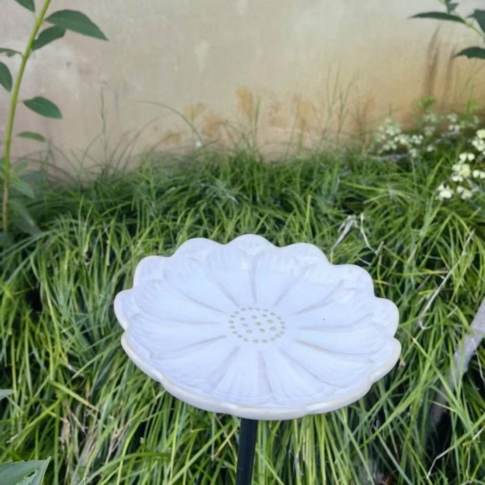 Flower-Shaped Ceramic Bee Feeder Rust-resistant Floral Sculpture Bird Bath Bowl Handcrafted Metal Vintage Style