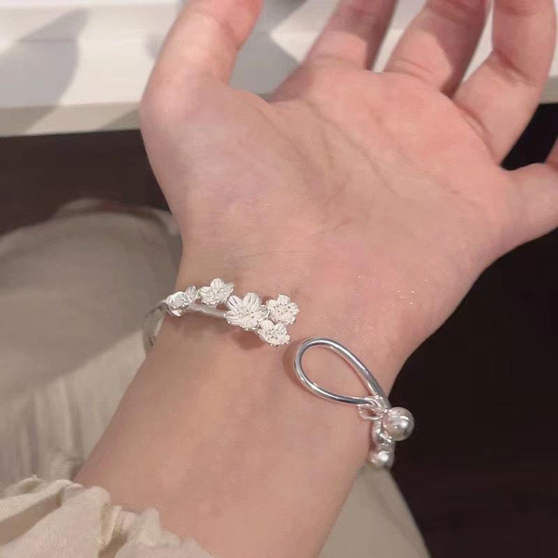 Plum blossom bell Chinese style national style ten miles of flowers bracelet sweet and smart glossy open bracelet super fairy jewelry gift