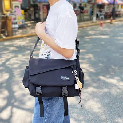 Neue Schulter-Umhängetasche im Workwear-Stil