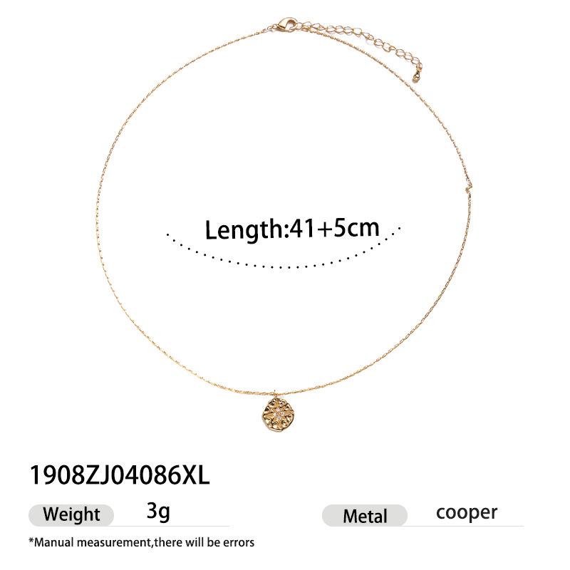 

Trendy Retro Compass Pendant Necklace: Stylish Minimalist Summer Accessory for Women