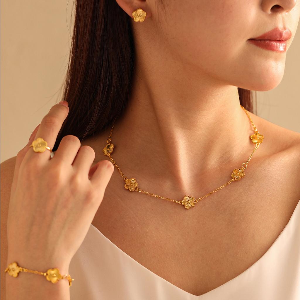Pulseiras e Colares Flor de Cinco Folhas Luxuosos da Moda para Mulheres Conjunto de Pulseira e Brincos de Cor Dourada Corrente de Flor Conjunto de Joias para Festa de Casamento