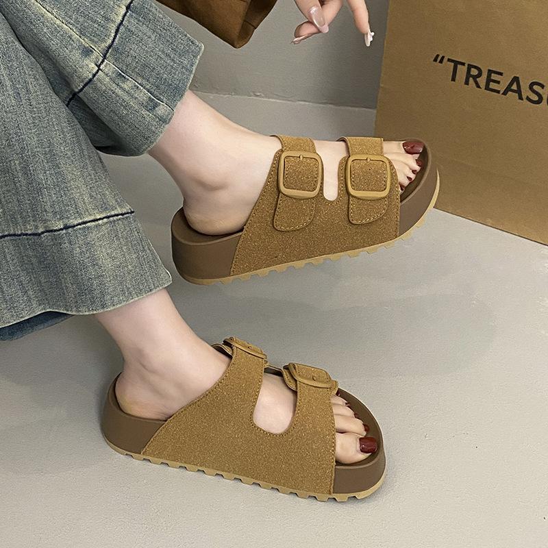 Thick-bottomed retro slippers women's 2025 summer new outer wear fashionable and versatile one-word beach vacation sandals