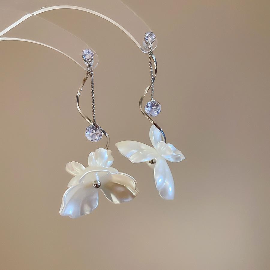 

Silver needle flower fringed earrings summer Mori small fresh earrings fashionable versatile simple earrings design sense niche