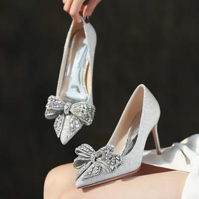 Moda 2025 Novos Sapatos de Casamento Prateados Laço de Diamante Lantejoura Salto Alto Feminino Stiletto Sapatos de Noiva Vestido Sapatos de Vidro