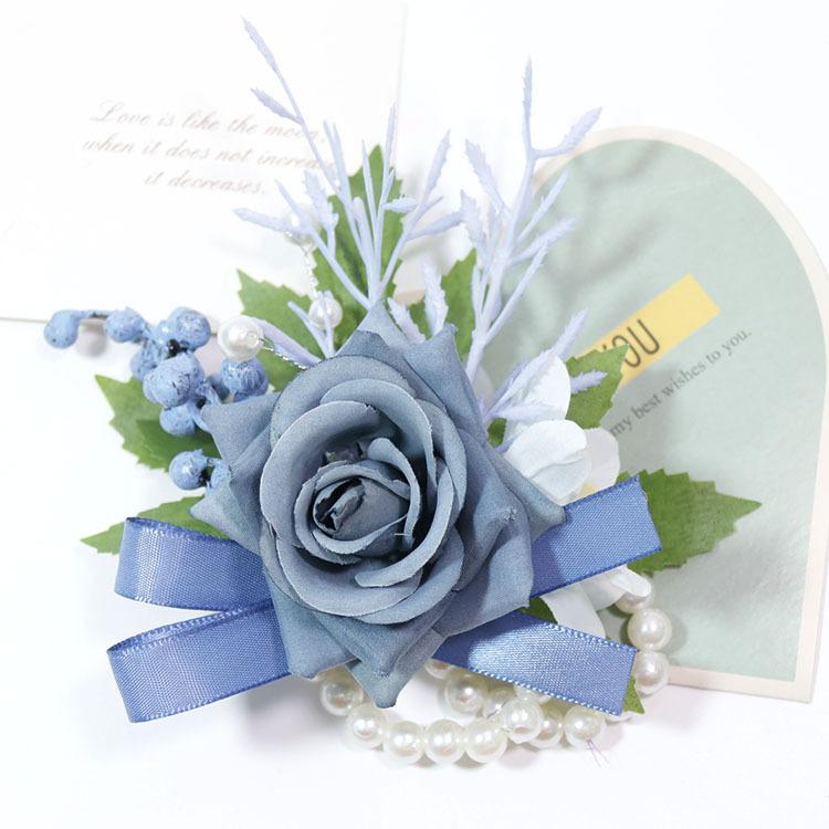 Púdrovomodrá svadobná náramková kytička Boutonniere pre nevestu družičku ženícha plesovú párty kvetinové náramky návratová párty náramky