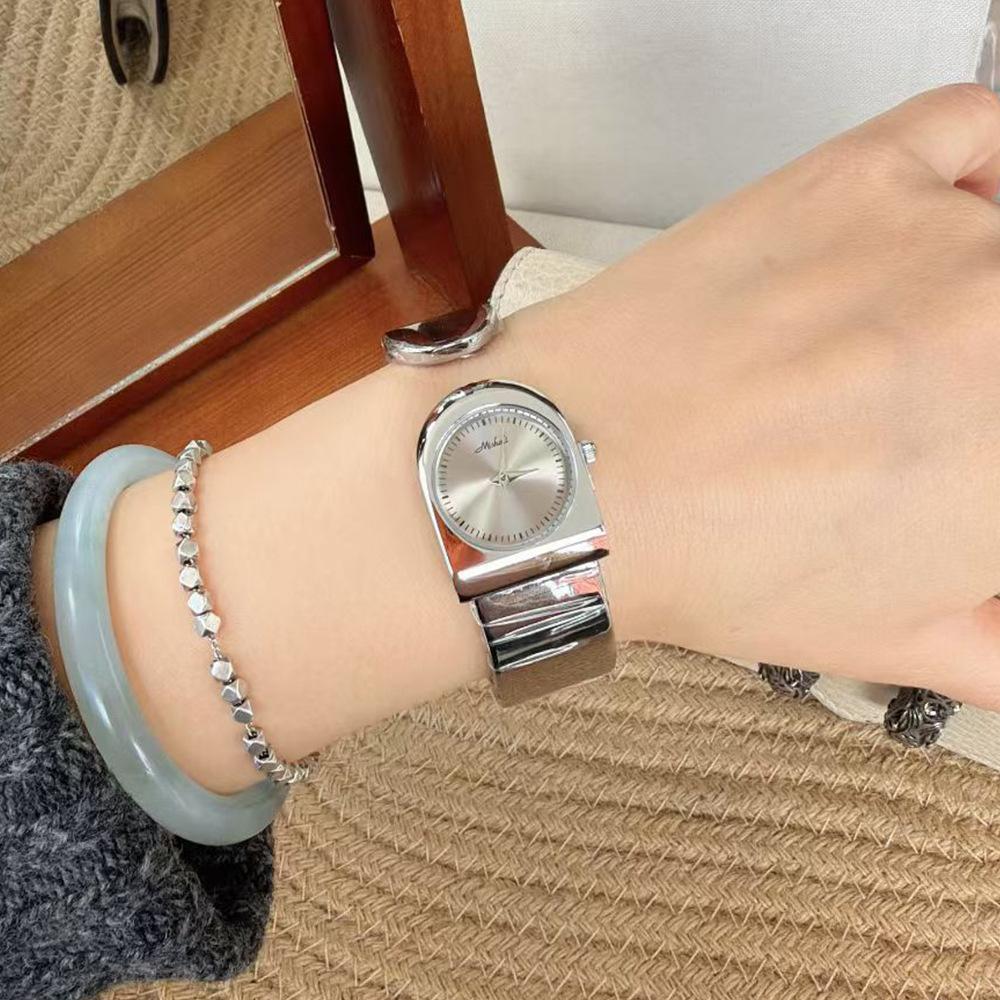 Watch Women'S Light Luxury Bracelet Women'S Watch Small Scale Steel Belt Watch Fashion Exquisite Niche High-End Temperament