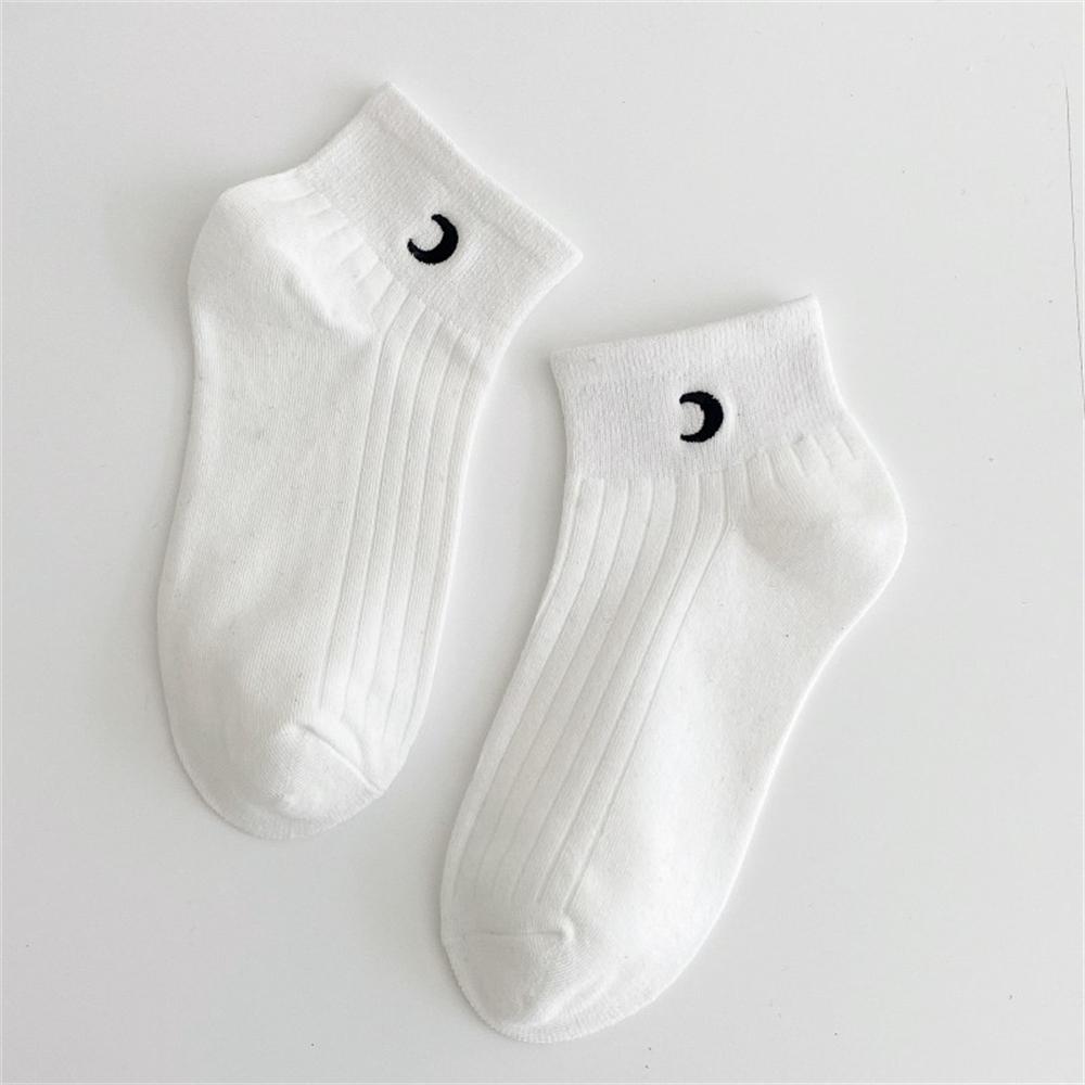 Neue Stickerei Glitzer Niedlich Liebesherz Mond Stern Lächeln Gesicht Weiße Schwarze Socken Weiche Baumwolle Kurze Knöchelsocken Dropshipping