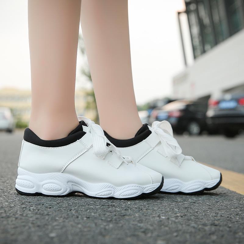 

Модные новые женские кроссовки, повседневные туфли на плоской подошве, женские туфли на плоской подошве, осенние дышащие туфли с круглым носком и шнуровкой, серые подростковые туфли 698 35 белый