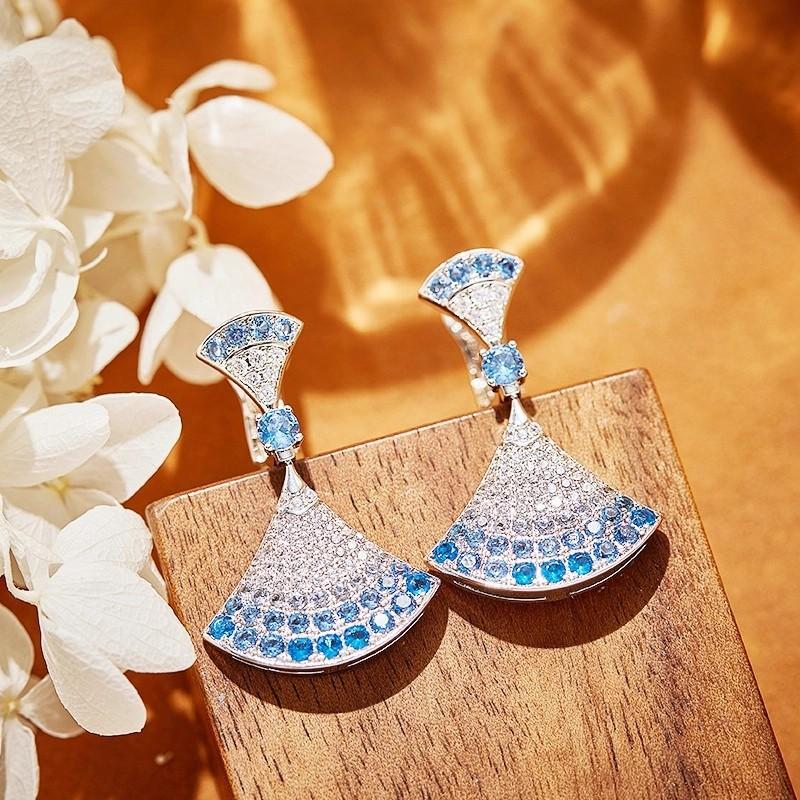 Fächerförmige Halskette, Schlüsselbein-Kette, Damen-Leichtluxus-Doppelrock, große weiße Schachbrettblume, exquisites und schlichtes Temperament,