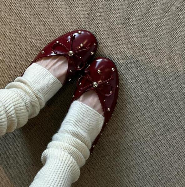 Women Flat Shoes Autumn 2026 New Round Toe Shallow Mouth Patent Leather Butterfly Knot Rivet Casual Shoes Soft Sole Single Shoes