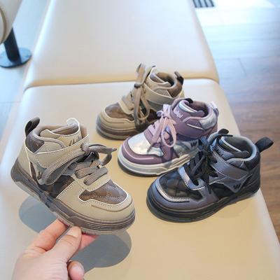 Sapatos desportivos infantis 2025 primavera e outono novos sapatos casuais de skate para rapazes sapatos de plataforma de cano alto para raparigas sapatos de bebé com sola macia lista
