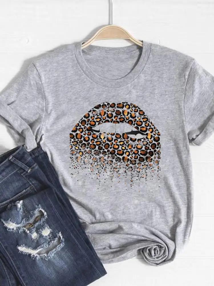 2026 Womens Clothing Star Print Tshirt Heart Pattern Trend Exquisite Cool Summer Top Fashionable Shortsleeved