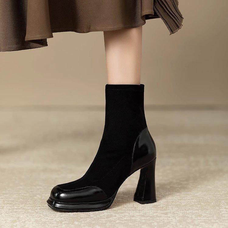 

Korean version of thin high-heeled Martin boots 2024 new small height-increasing legs long thick heel square head suede short boots 35 чёрный