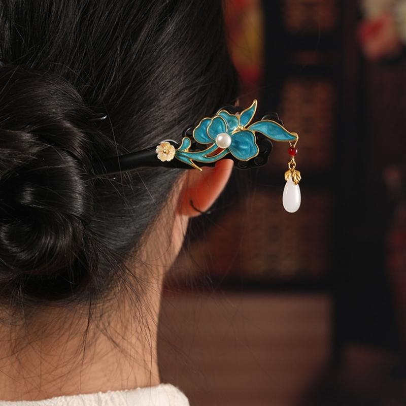 Handcrafts Wooden Hair Stick With Flower Design Elegant Ancient Hairpin For Women Traditional Chinese Hair Accessory