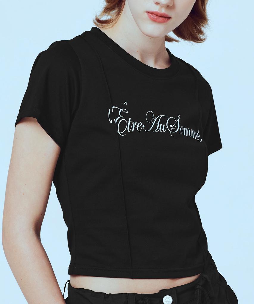 ETRE AU SOMMET Double Pintuck Logo Half Tee (Black)