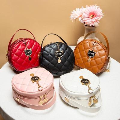Damska Mini Torba Crossbody z Łańcuszkiem - Mała, Okrągła - Moda Wiosenna 2023