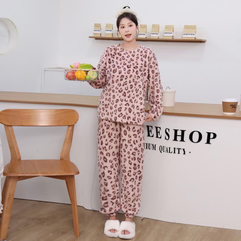 Dámská útulná pyžamová souprava z korálového fleecu s leopardím potiskem - Plus samet, šetrná k pokožce, podzim/zima