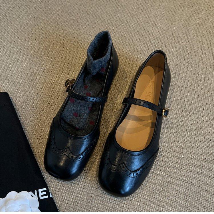 

French retro shallow mouth small single shoes women s 2025 autumn new round head flat bottom pink Mary Jane shoes one-word buckle belt 35 чорний