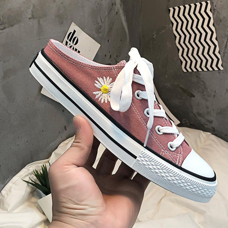 

Half-towed little white shoes ins small daisies canvas shoes for women s 2025 spring and summer students Korean version of lazy board shoes casual s 40