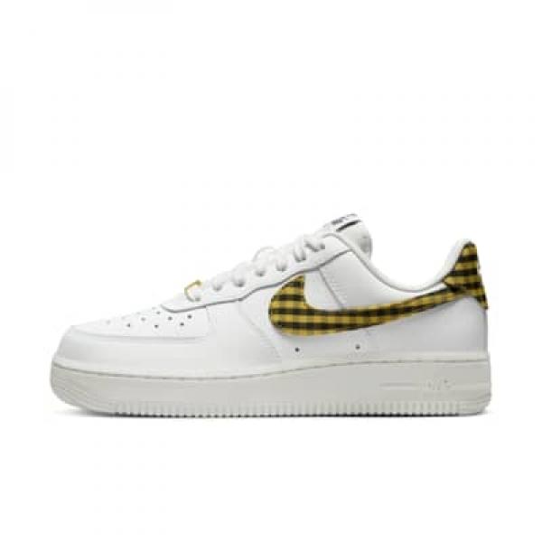

Женские кроссовки Nike Air Force 1 07 DZ2784-102