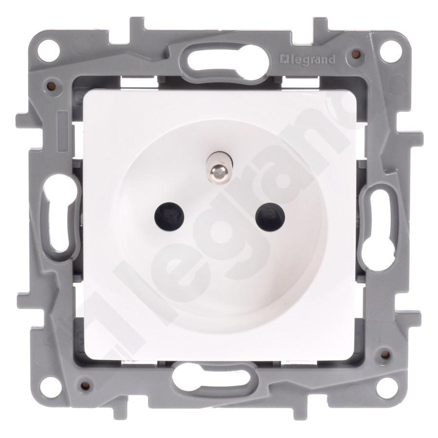 Socket 2P+Z 16A shutter white Niloe