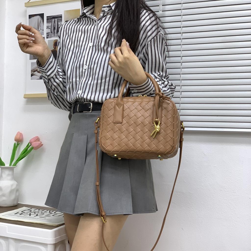 2025 Cross-border leather woven bowling bag, foreign trade explosion, cowhide small square bag, portable messenger shoulder bag, female