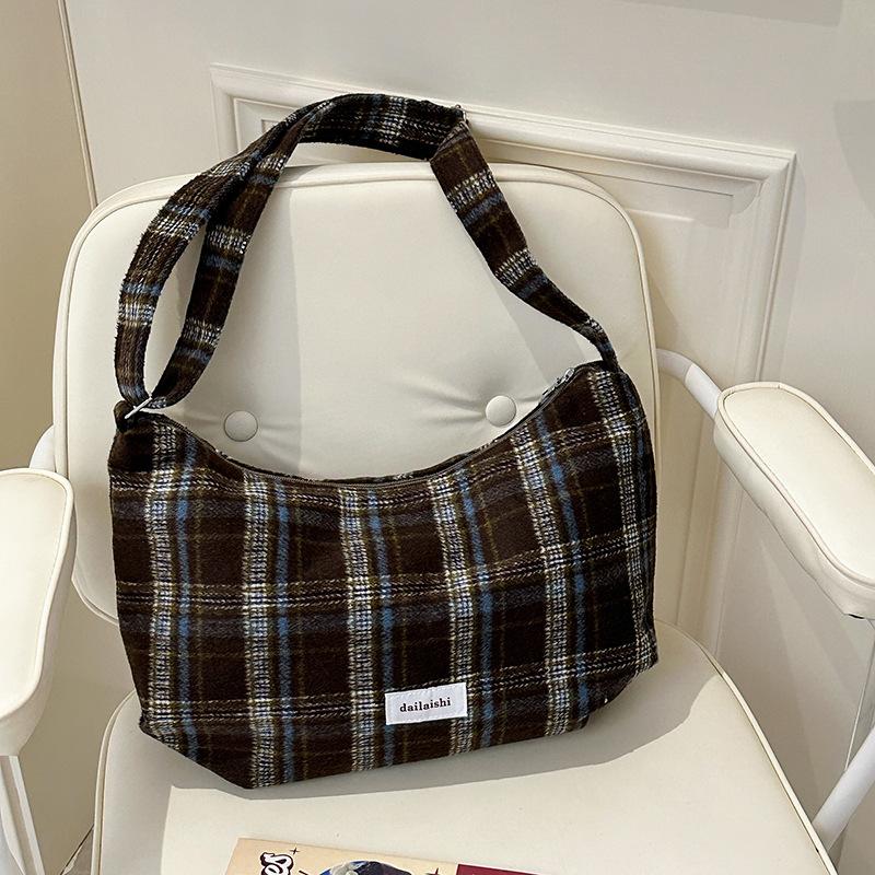 New plaid dumpling bag large capacity student woolen casual shoulder bag women's style retro messenger bag