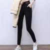 Thickened Fleece-lined Solid Color Lamb Wool Leggings for Women, High Waist, Tight-fitting, Warm Pants, Yoga Pants for Autumn and Winter.