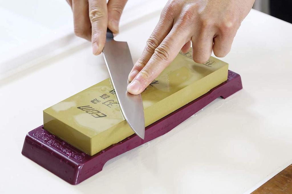 Kamień wykończeniowy EBM z podstawką (#4000)