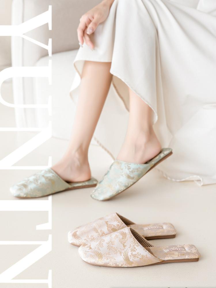 Fashion Elegant Peacock Pattern Embroider Slippers Women Luxury Brand Designer Shoes Comfortable Soft Non-slip Lightweight Home Slippers