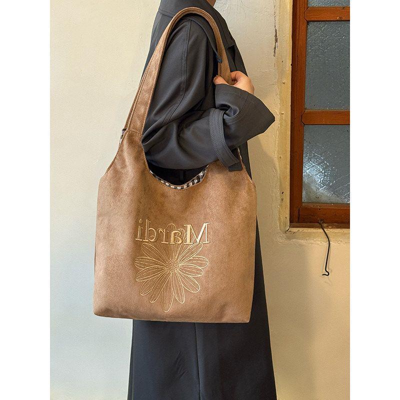 Tote Bag with Large Capacity, Single-shoulder Bag, Suede Fabric, for Commuting and Casual Wear.