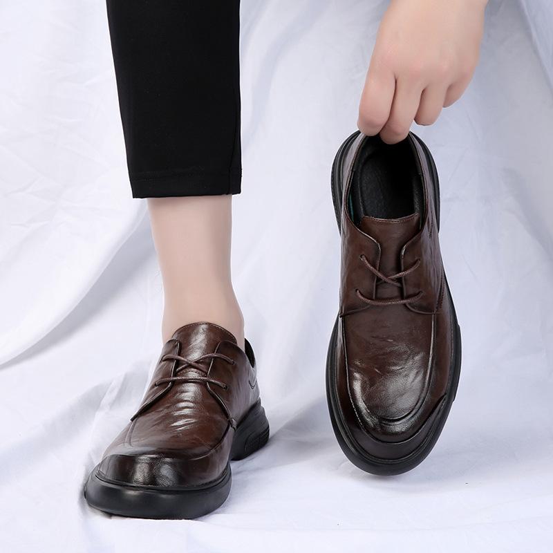 Mode Weiches Leder Rutschfest Atmungsaktiv Schuhe Mann Mode Lässig Neu Designer Herren Anzugschuhe Einfarbig Schwarz Plateau-Schuh Herren