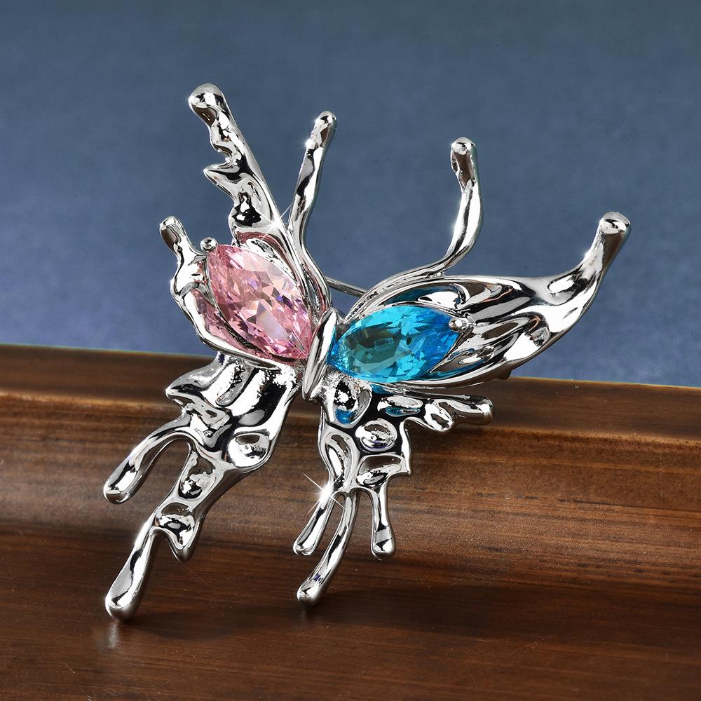 Cold Wind Brooch Women'S Premium Sense Melted Water Drops Crystal Corsage Coat Suit Pin With Accessories Tide