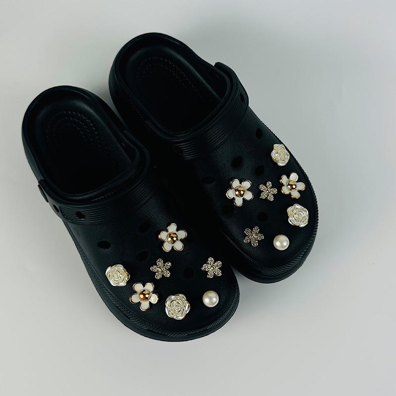 14DB Divatos Cipődísz Készlet Kiegészítők Lyukas Cipő Csat Vízgyémánt Gyöngy Rózsa DIY Cipődíszek Női Lányok Buli Ajándék