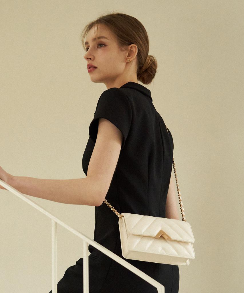Valluat Selly Woc Chain Mini Bag_White Beige