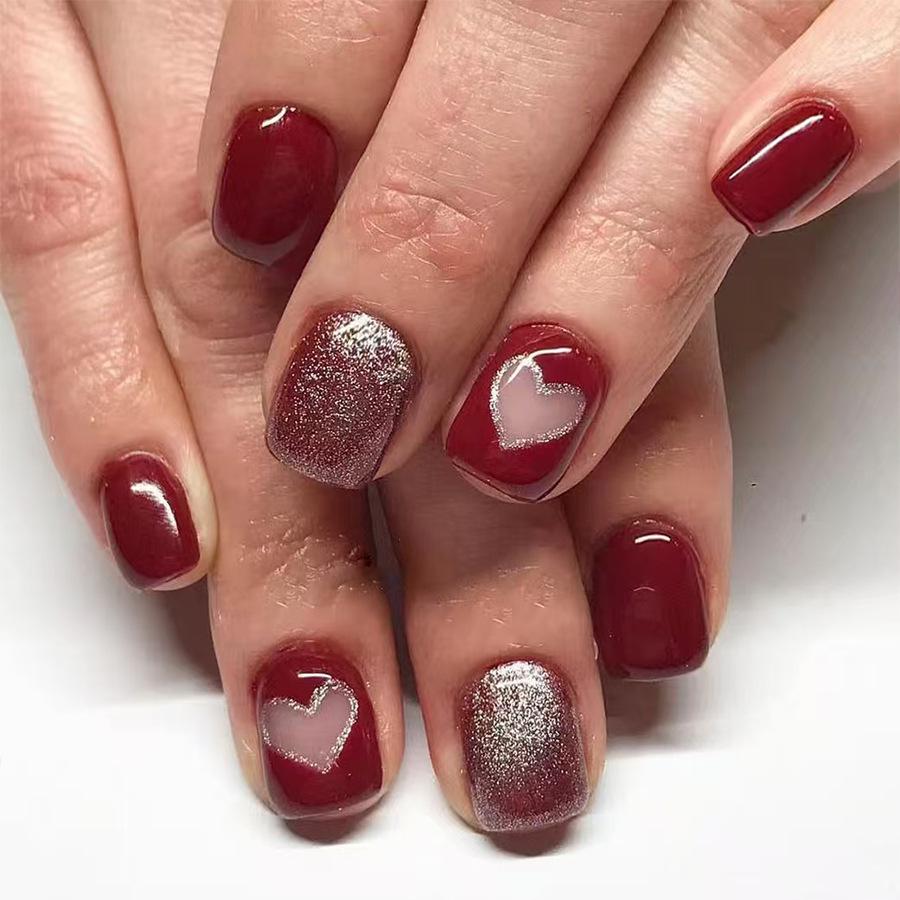 

2025 Valentine s Short Glossy Burgundy Heart Glitter Nails - 24 Piece Set