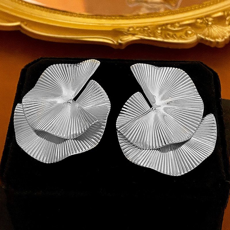 Fan-Shaped Lingxiu Fashion Metal Asymmetrical Female Earrings Silver