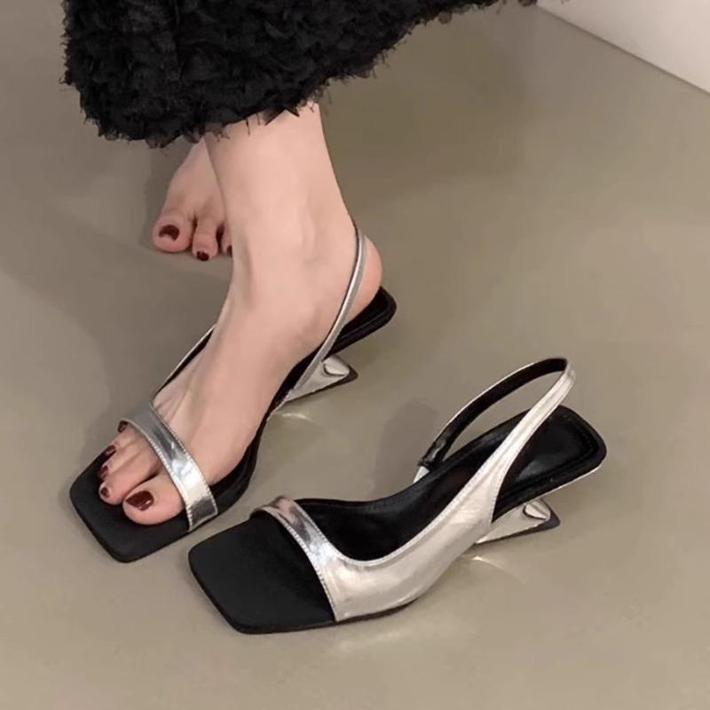 Fashion Celebrity Style One-word Buckle Strap Sandals 2025 Summer New Cool Drag Temperament Women Fashion with Skirt Semi-slippers