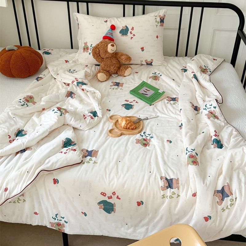 Lightweight Knitted Comforter Cute Cartoon Pattern Skin Friendly Thin Summer Quilt Air Conditioner Duvet for Home