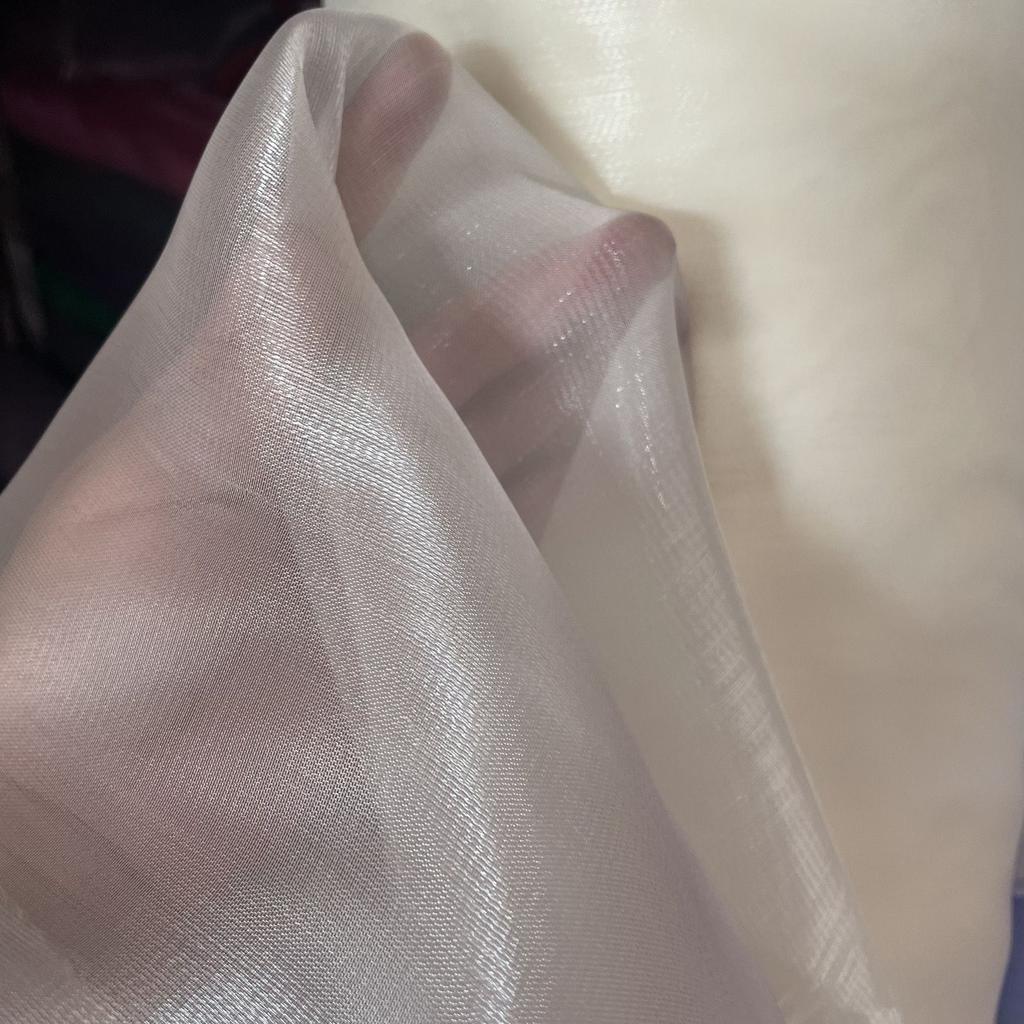 Pearl-like transparent lightweight smooth organza fabric suitable for wedding dresses formal gowns and designer clothing fabrics