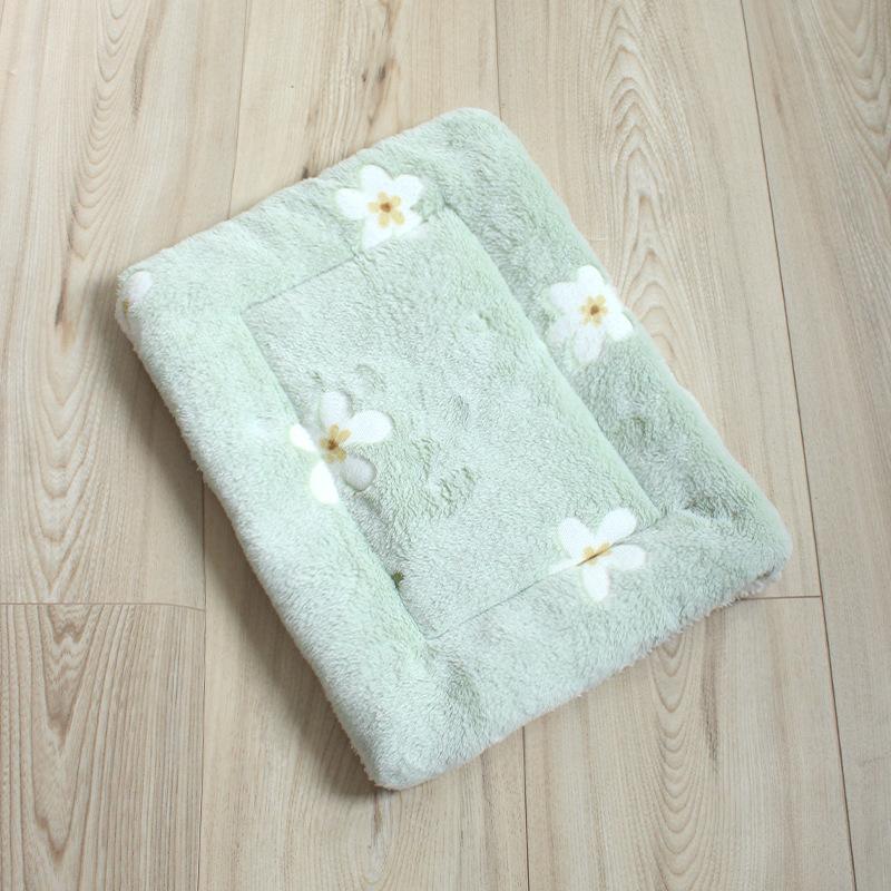 Warm Flannel Pet Mat for Dogs Cats Soft Fleece Blanket Pad Cozy Sleeping Bed Puppies Kittens Puppy Kitten Cushion Pet Accessorie