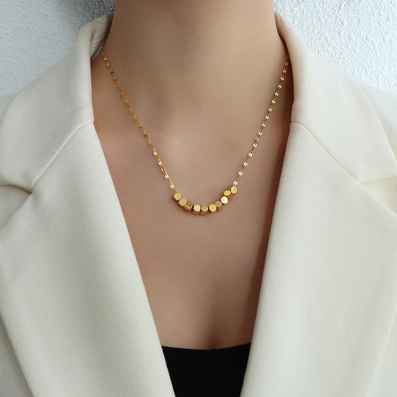 

Южнокорейские инсы новый простой геометрический квадратный кулон ключичная цепочка ниша легкий роскошный титан сталь покрытая золотом 18 карат ожерелье для женщин