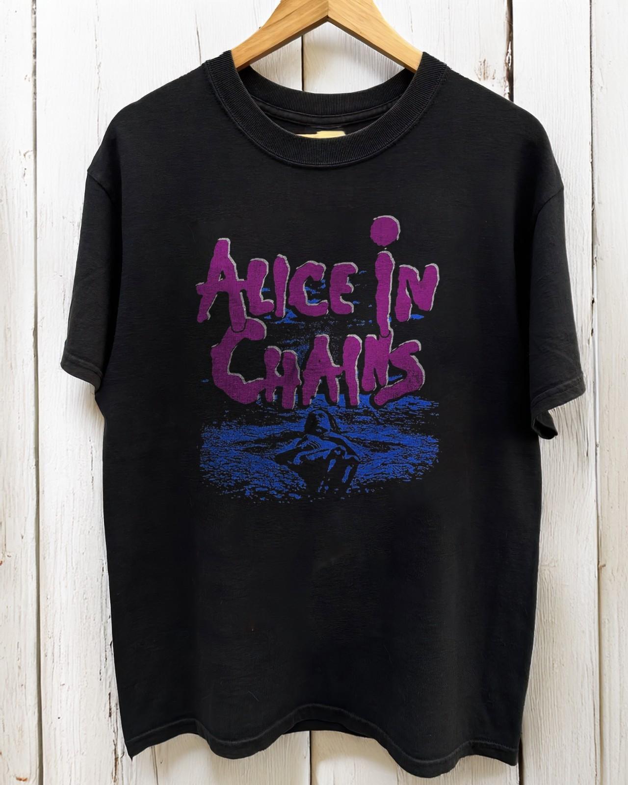 Alice In Chains Dirt Album Vintage Grunge Rock Graphic Tee M