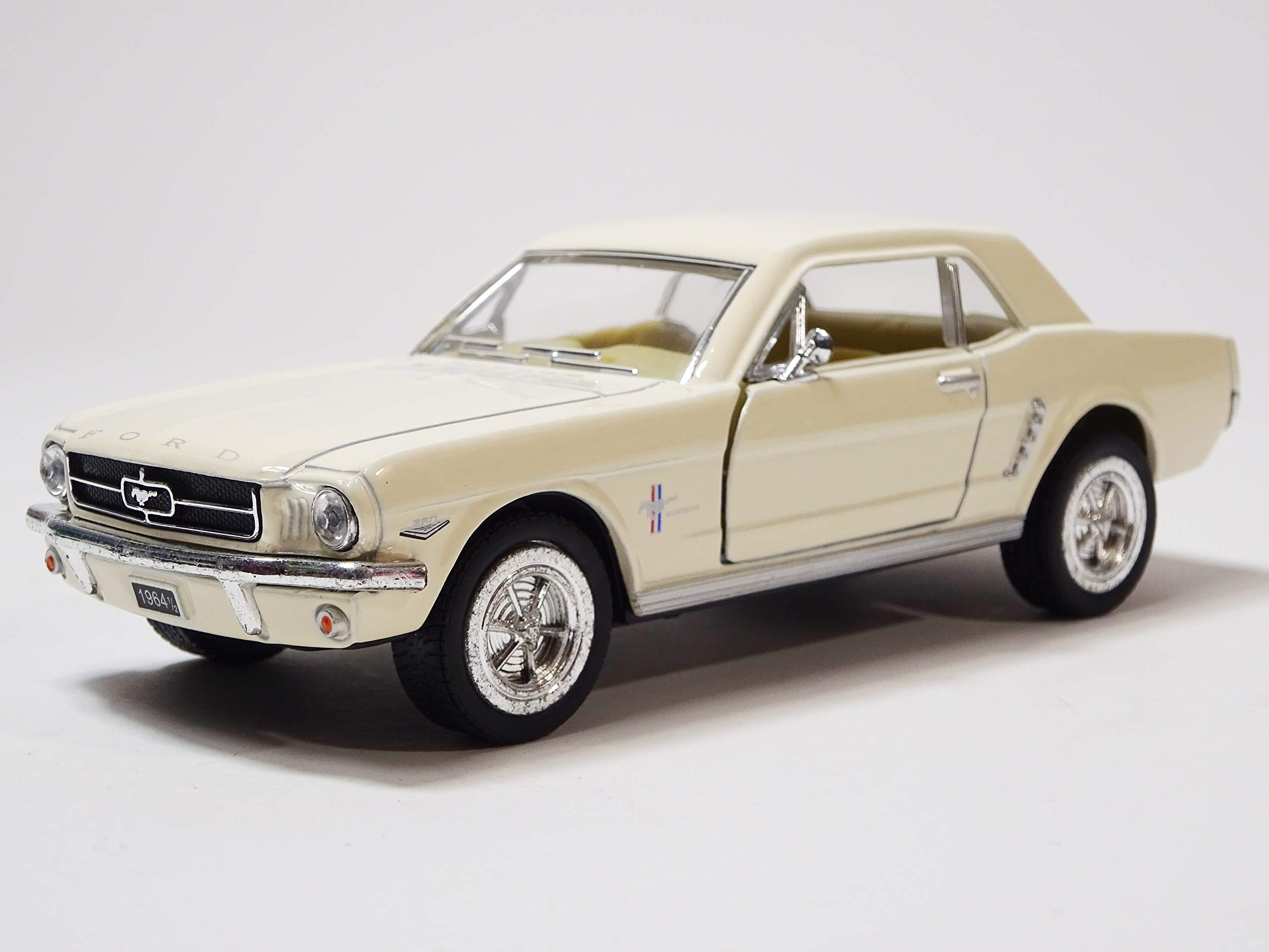 

Kinsmart Ford Mustang 1964 1/2 Model White 1/36 Diecast Car KT5351