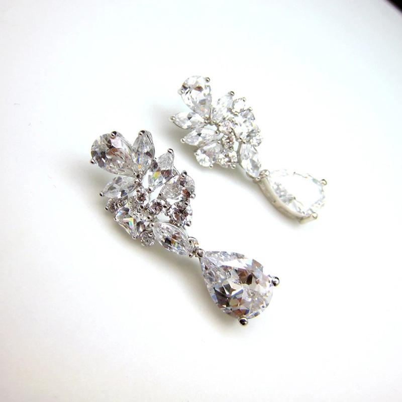 Exquisite Design Sense 2026 New Earrings Short Style Elegant Water Drop for Bride's Wedding