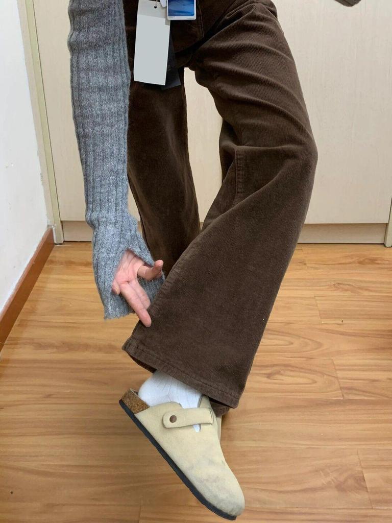 Damen-Cordhose mit hohem Bund und weitem Bein in Kaffeebraun – figurformend, Retro, samtgefüttert, perfekt für Herbst und Winter.