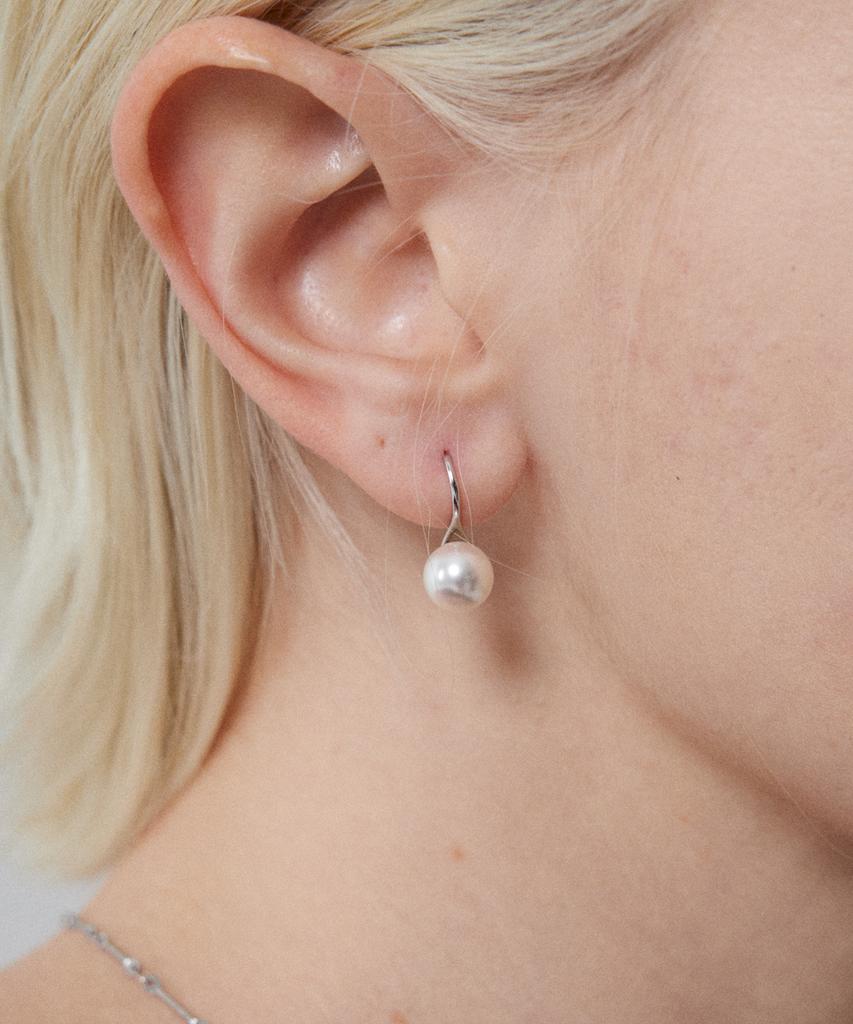 Merrymotive White Pearl Simple Earring